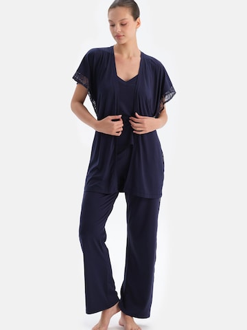 Dagi Ρόμπα σε μπλε: μπροστά