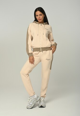 Tom Barron Trainingspak in Beige: voorkant