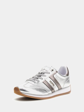 GUESS Sneaker 'Saphia' in Silber
