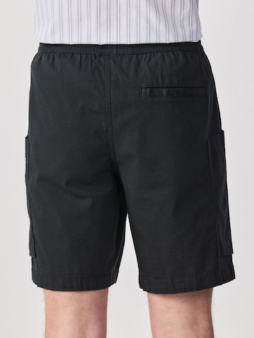 Regular Pantalon cargo Next en noir