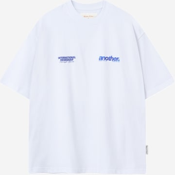 Tricou 'International Friendship' de la Another Cotton Lab pe alb: față