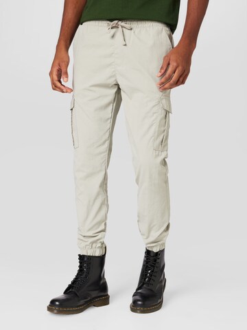 BRAVE SOUL Tapered Cargo Pants in White: front