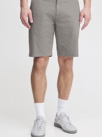 !Solid - Regular Calças chino 'KARLO' em cinzento: frente