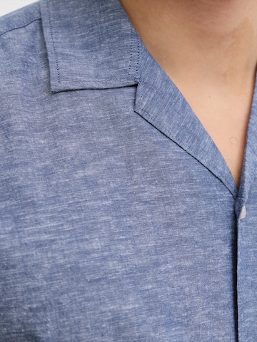 Coupe regular Chemise 'JREBMOSS SUNNY RESORT' JJ Rebel en bleu