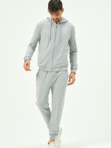 C&City Pyjama in Grijs