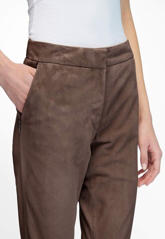 Coupe slim Pantalon Fadenmeister Berlin en marron