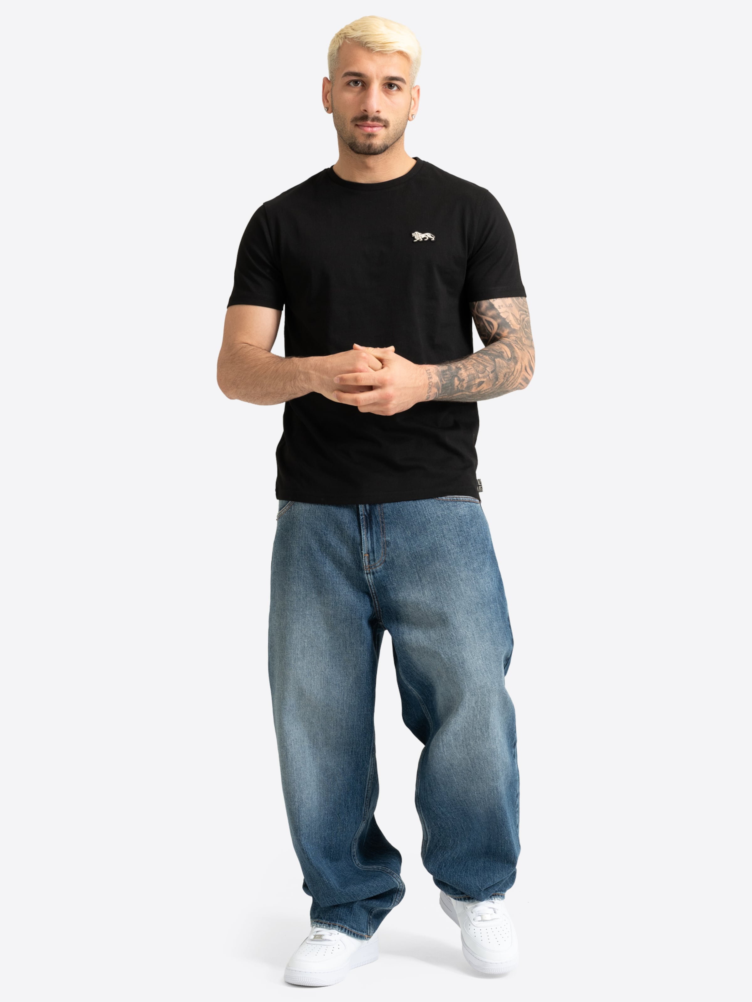 LONSDALE Shirt in Black
