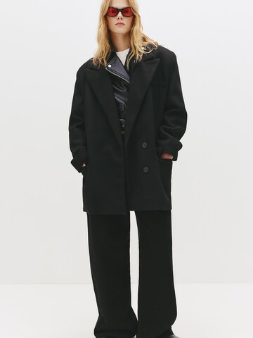 Palton de primăvară-toamnă de la Pull&Bear pe negru