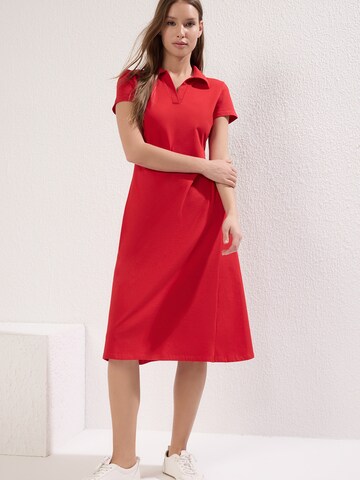 Trendyol Kleid in Rot: Vorderseite