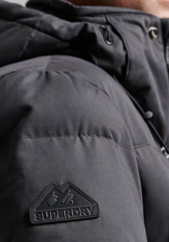 Superdry Jacke in Grau