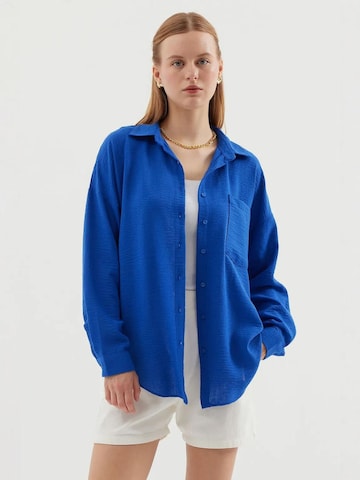 Maglietta 'Hemden' di Bigdart in blu: frontale