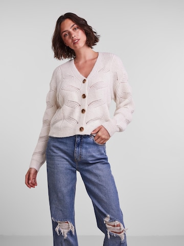 Cardigan 'CORNELIA' PIECES en blanc