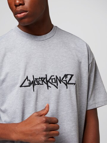 T-Shirt 'Mika' About You x Cyberkongz en gris