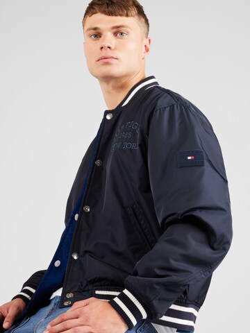 mėlyna TOMMY HILFIGER Demisezoninė striukė