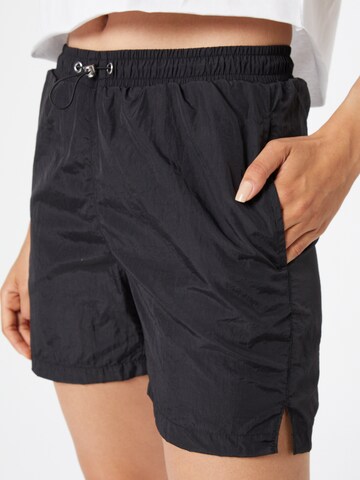 Regular Pantaloni de la Urban Classics pe negru