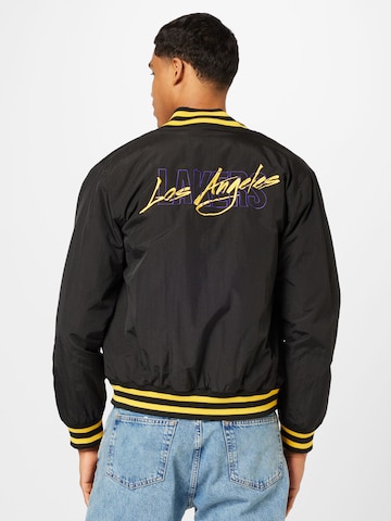 NEW ERA Between-season jacket in Black