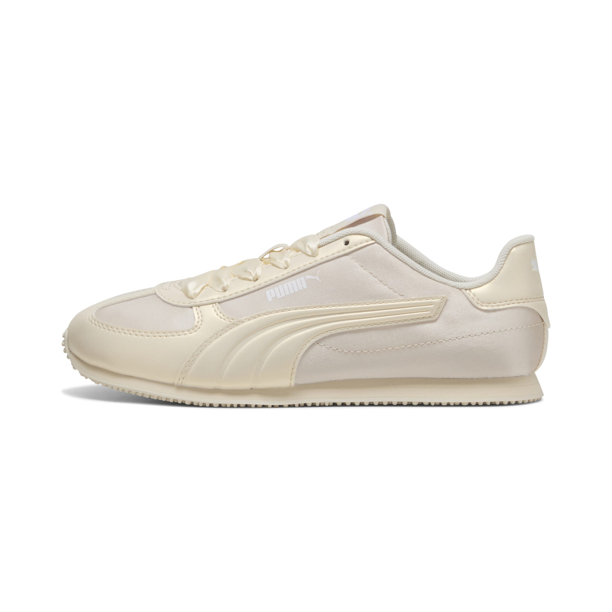 Baskets basses PUMA en blanc : devant