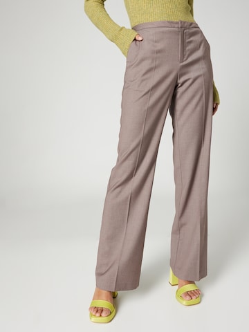 Bella x ABOUT YOU Wide leg Pants 'Lenni' in Beige: front