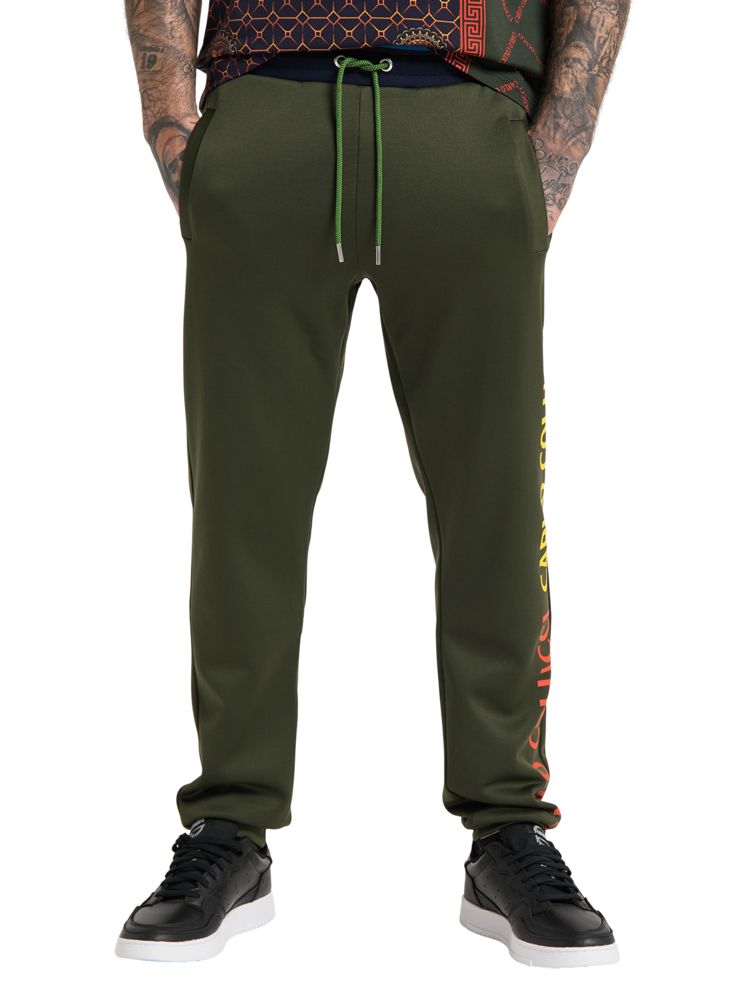 Carlo Colucci Tapered Hose 'Carlotto' in Grün: Vorderseite