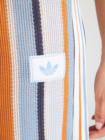 ADIDAS ORIGINALS - Pierna ancha Pantalón 'Summer Glow Firebird' en azul