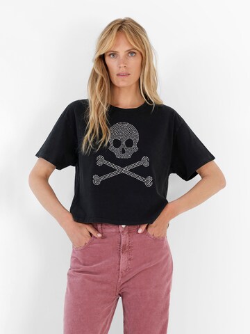 Tricou de la Scalpers pe negru: față