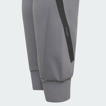 ADIDAS PERFORMANCETapered Sportske hlače 'Messi' - siva boja