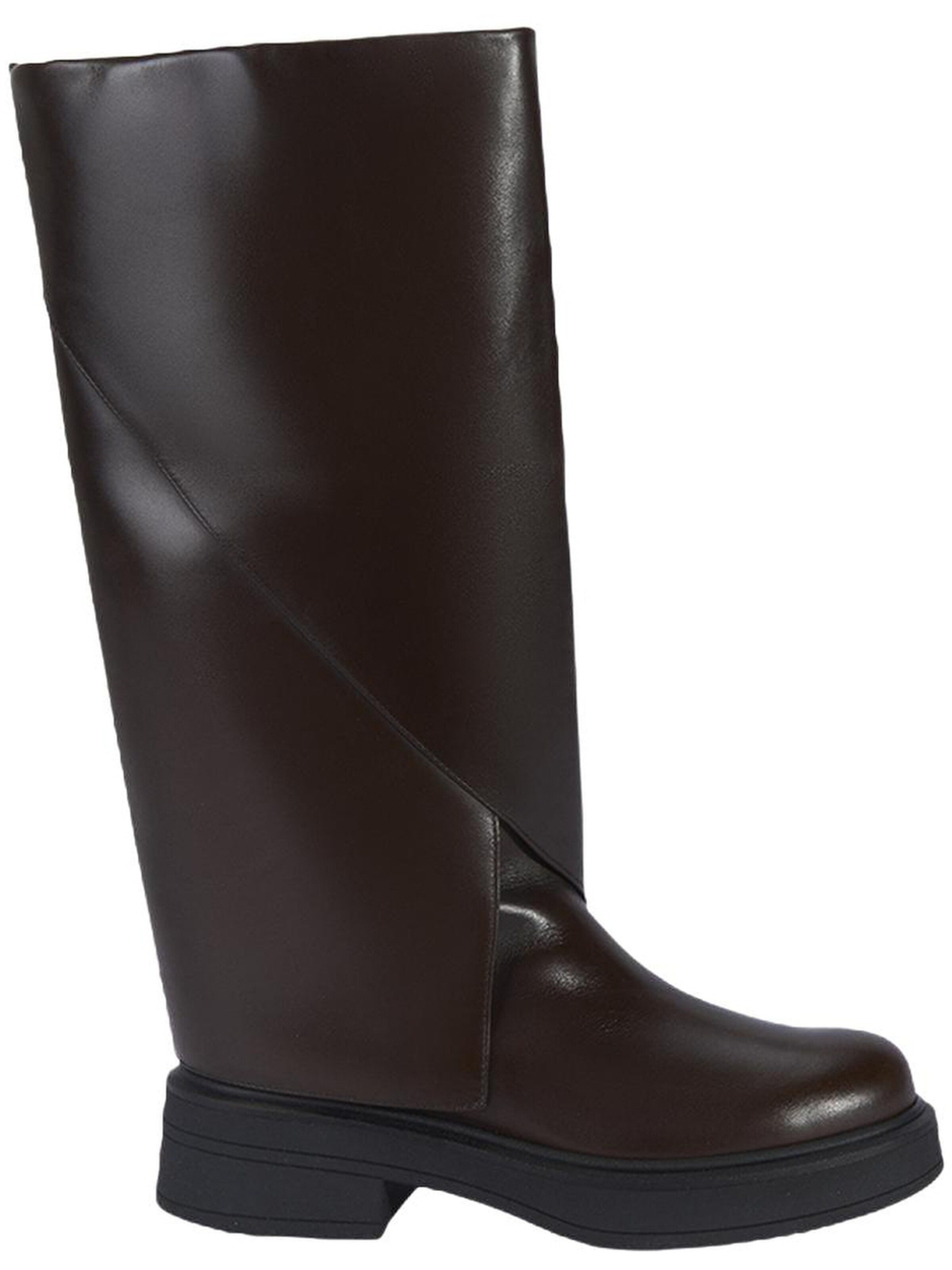 Desa Boots in Brown