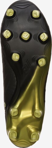 Chaussure de foot 'Tekela V2 Pitch Control' new balance en noir