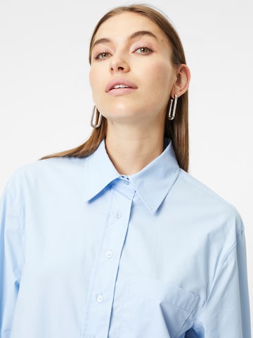 Gina Tricot Blouse 'Gizem' in Blauw