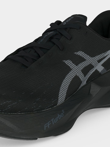 Chaussure de course 'Novablast 6' ASICS en noir