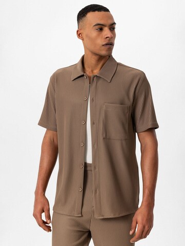 Coupe regular Chemise Antioch en marron : devant