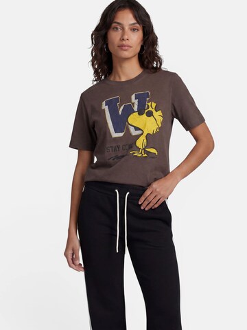 PRINCESS GOES HOLLYWOOD Shirt 'Peanuts™ Woodstock ' in Bruin: voorkant
