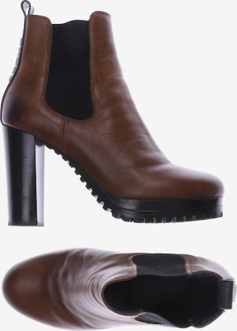 Tommy Jeans Dress Boots in 40 in Brown: front