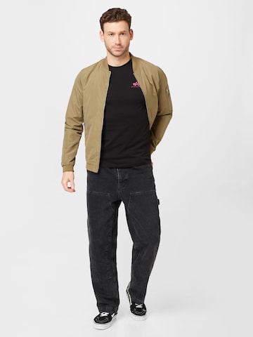 ALPHA INDUSTRIES Klasický střih Tričko – černá