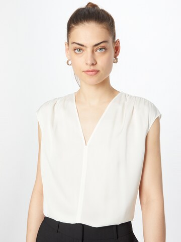 BOSS - Blusa 'Lore' en blanco: frente