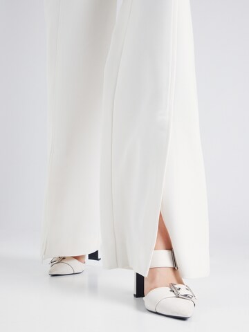 YAS - Pierna ancha Pantalón 'YASIzzie' en blanco