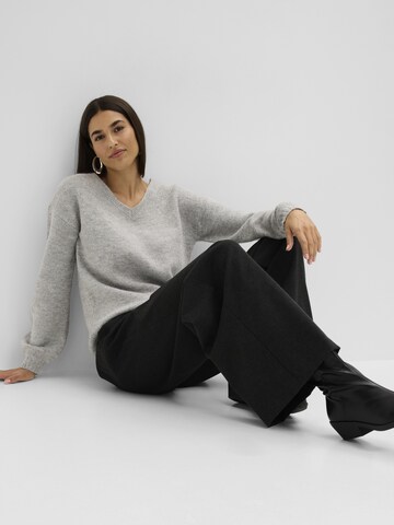 bonprix Loosefit Housut värissä musta
