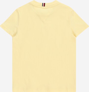 TOMMY HILFIGER - Camiseta 'ESSENTIAL' en amarillo
