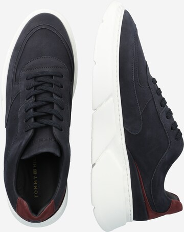 TOMMY HILFIGER Sneaker in Blau