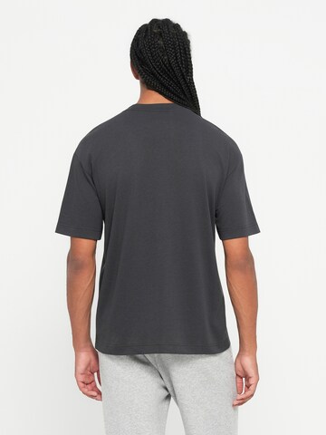 HOLLISTER T-shirt i grå