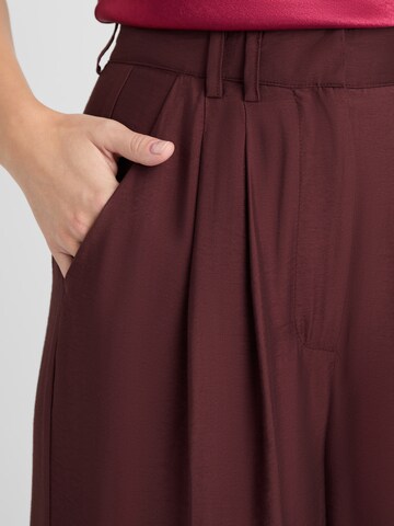 Guido Maria Kretschmer Women Wide leg Παντελόνι πλισέ 'Finja' σε καφέ