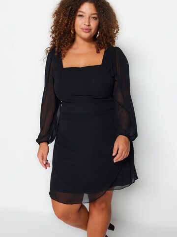 Trendyol Curve Cocktail dress in Black: front