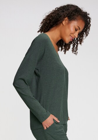 s.Oliver Schlafshirt in Grün