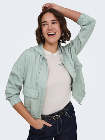 ONLY Демисезонная куртка 'ONLKENZIE' в Зеленый