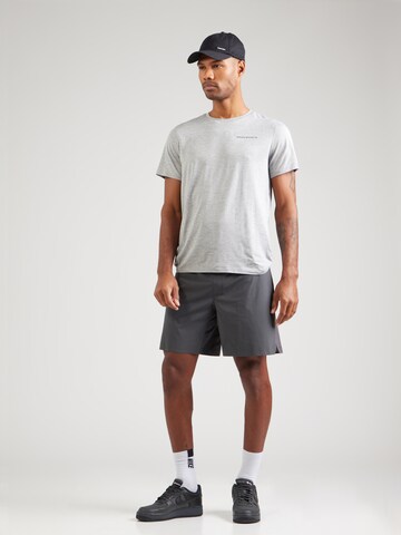 On Loosefit Sportshorts in Grau