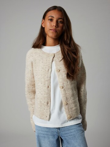 LMTD Gebreid vest in Beige: voorkant
