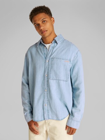 Calvin Klein Jeans Regular fit Ing - kék: elől