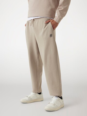 GUESS Tapered Pants in Beige: front