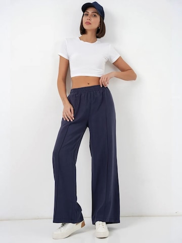 Bigdart Pants in Blue: front