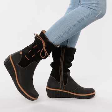 EL NATURALISTA Boots in Black